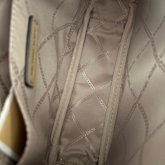 NWT Michael Kors Maeve Large Logo East West Pocket Crossbody - Picture 11 of 13